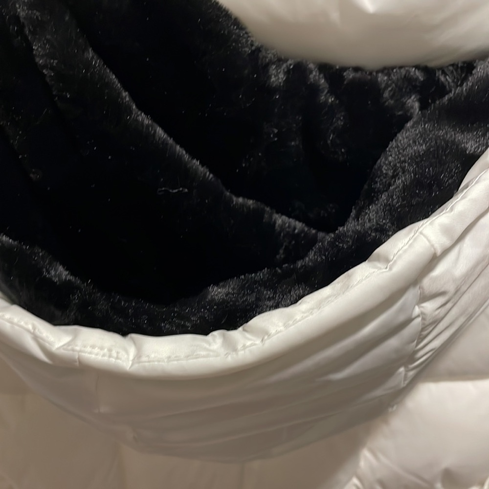 Calvin Klein white down filled puffer jacket, black faux fur lined hood, size M - Picture 6 of 6
